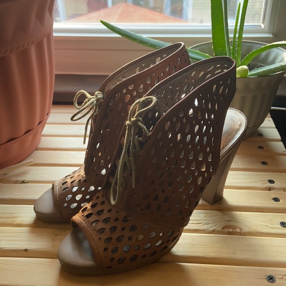 LOFT Leather Heels - Picture 2 of 4